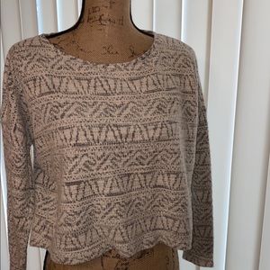 Long sleeved cropped shirt